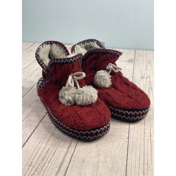 Muk Luks Womens Knitted Red House Bootie Slipper Shoes US Size Large 8-9 - Picture 1 of 6